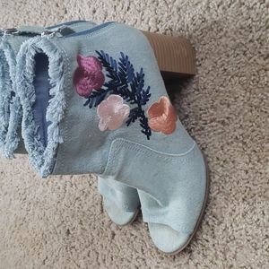 Blue jean shoe boots with an open toe